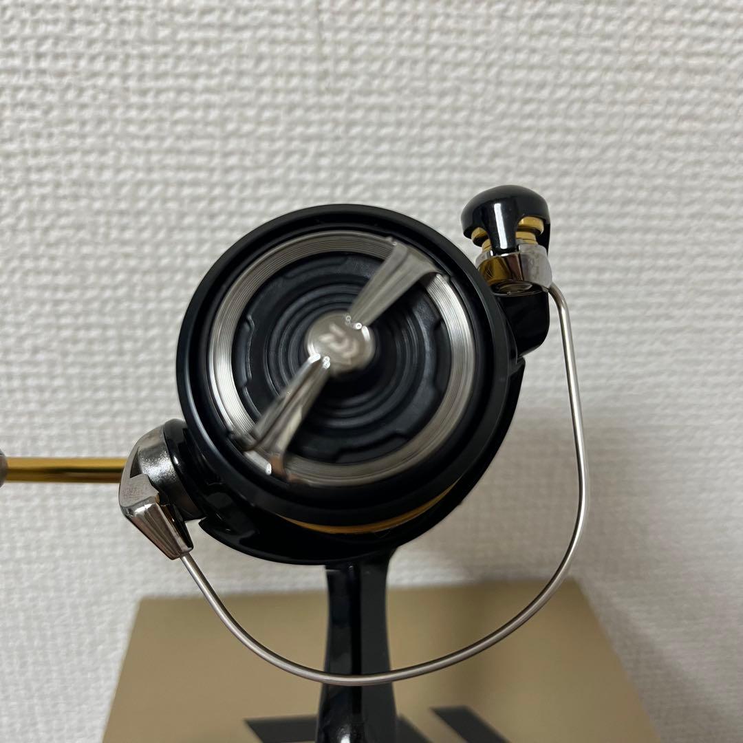 美品【DAIWA】ダイワ スピニングリール 23レガリス　LT2000S-P