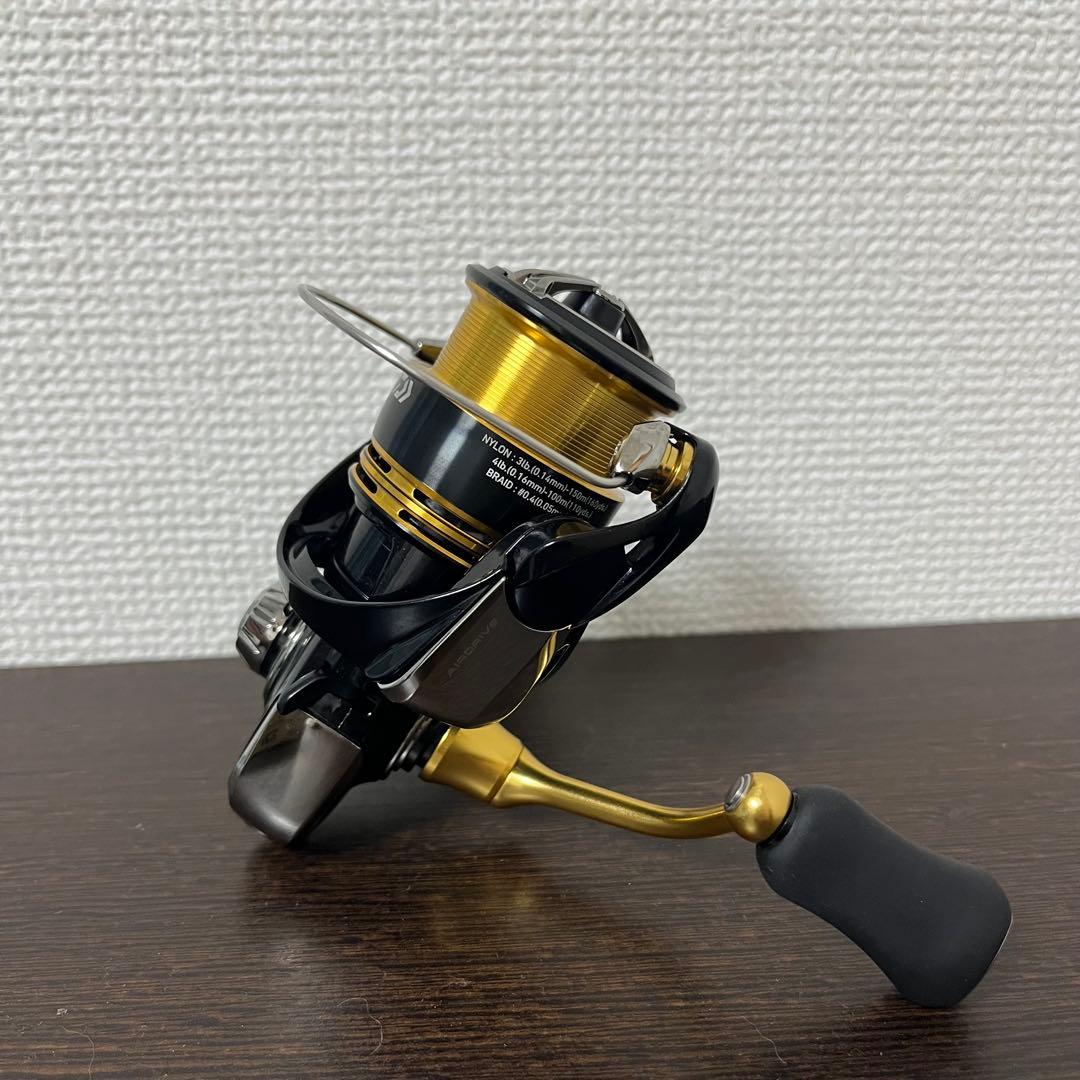 美品【DAIWA】ダイワ スピニングリール 23レガリス　LT2000S-P