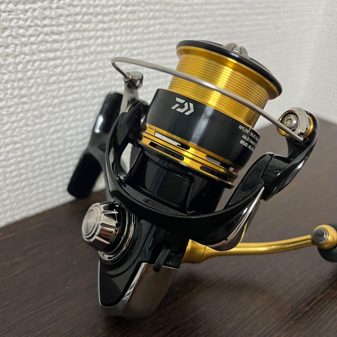美品【DAIWA】ダイワ スピニングリール 23レガリス　LT2000S-P