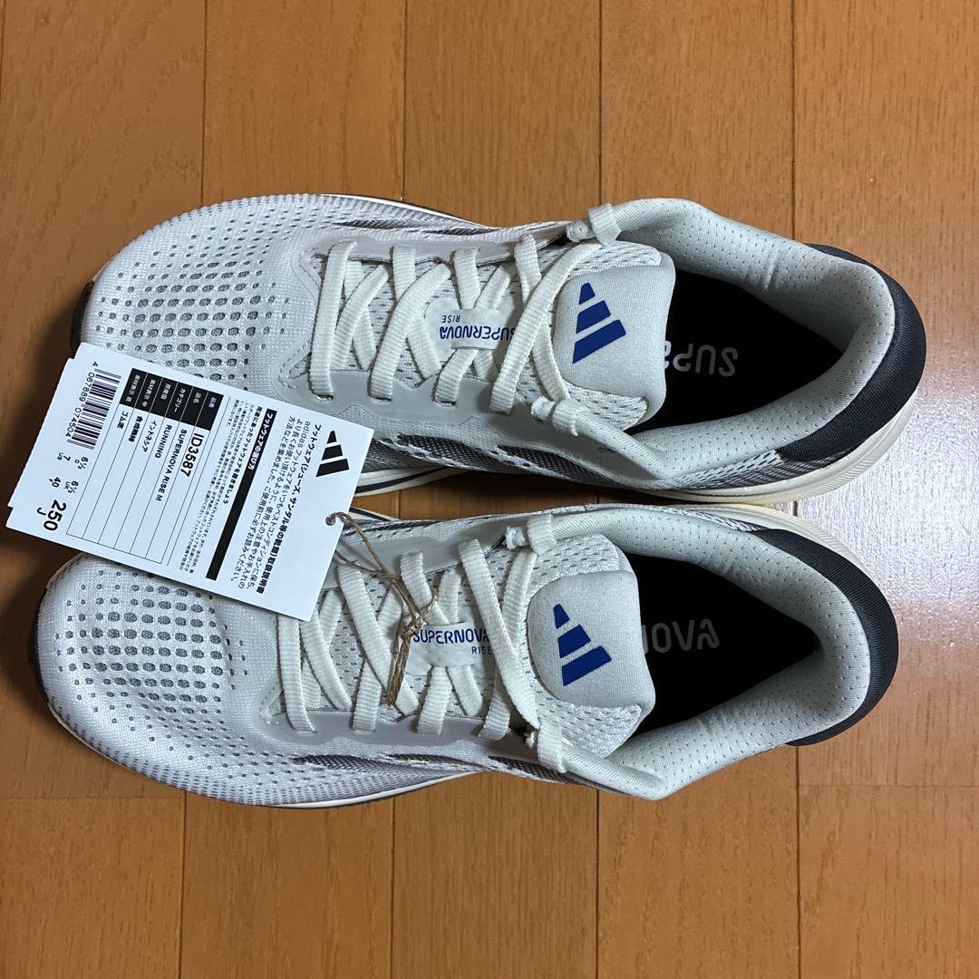 アディダス ランニングシューズ　スーパーノヴァ ライズ　　　　ID3584