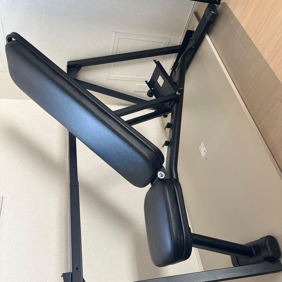 調整可能な黒いトレーニングベンチ