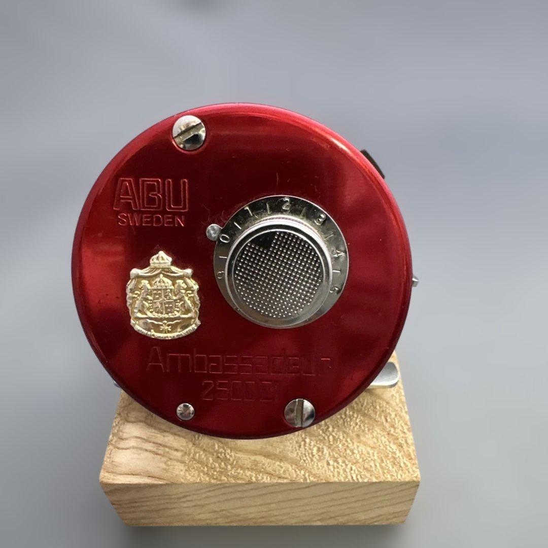ABU 2500CIレッド　ワンオーナー超美品　試し投げ以降未使用