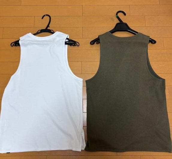 筋トレ引退品（タンクトップ２　Tシャツ２　パーカー１　シェーカー７　その他３種）