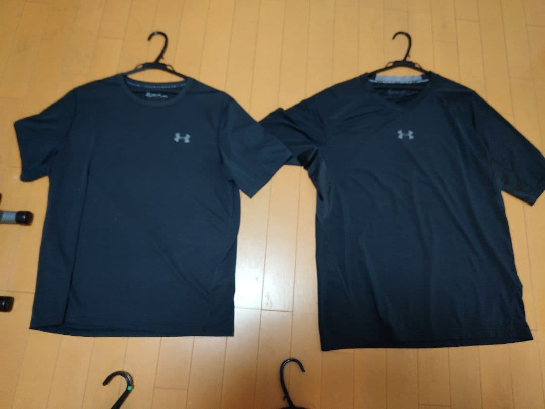 筋トレ引退品（タンクトップ２　Tシャツ２　パーカー１　シェーカー７　その他３種）