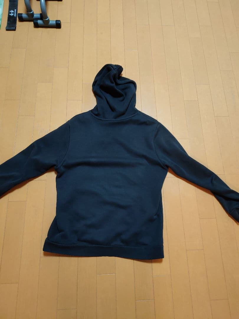 筋トレ引退品（タンクトップ２　Tシャツ２　パーカー１　シェーカー７　その他３種）