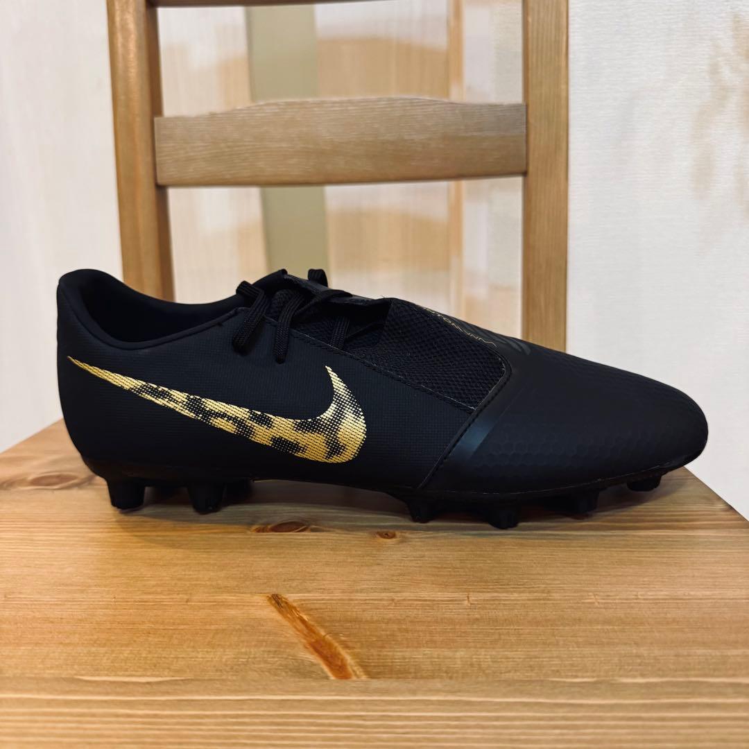 ナイキ　サッカースパイク　ファントムヴェノム　黒金