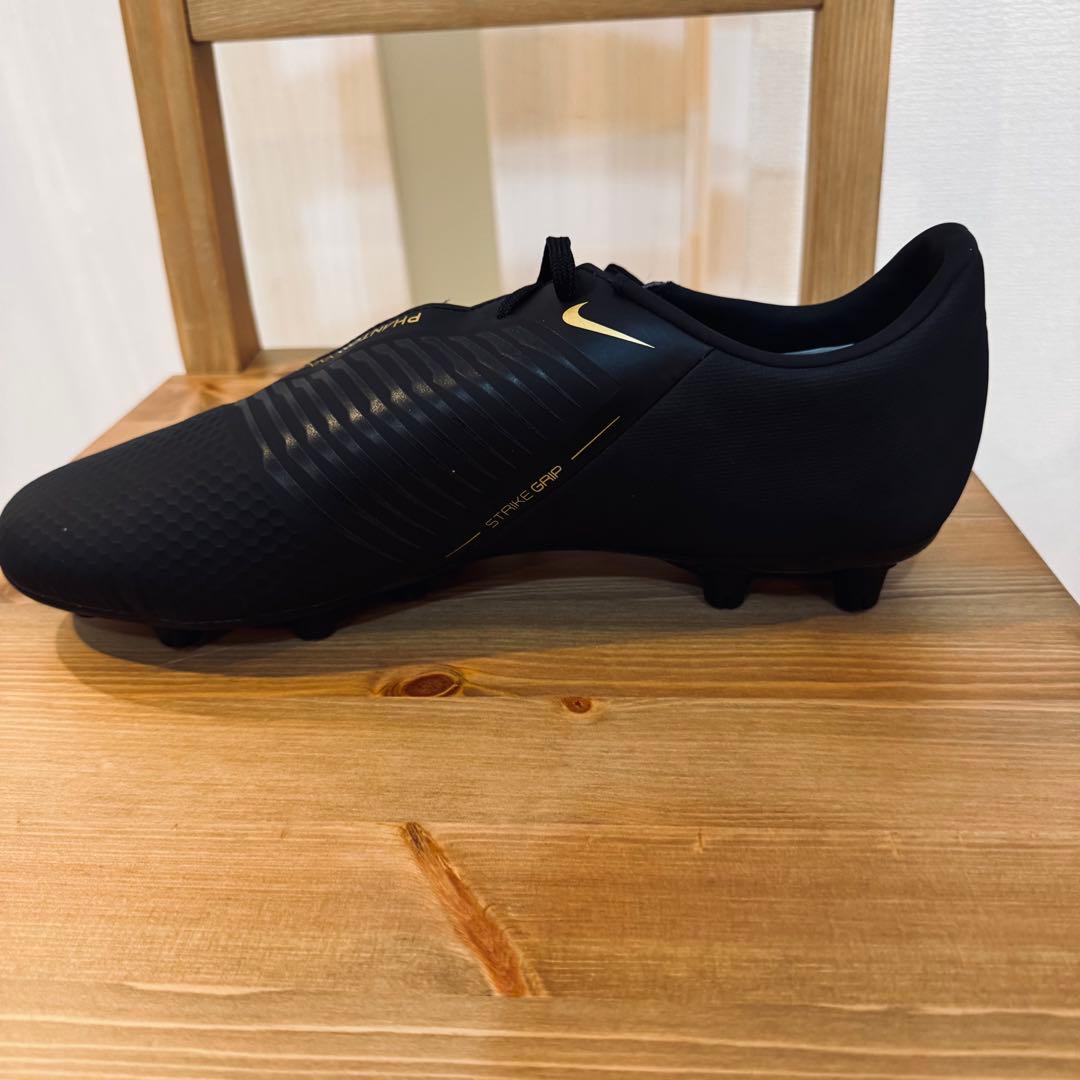 ナイキ　サッカースパイク　ファントムヴェノム　黒金