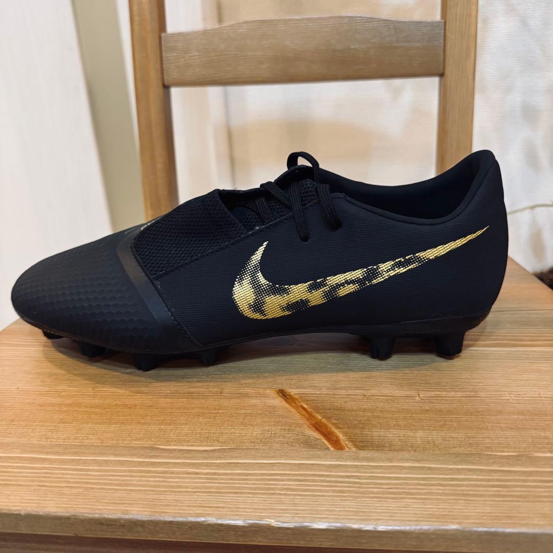 ナイキ　サッカースパイク　ファントムヴェノム　黒金