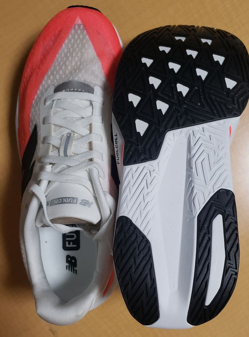 スパイク・シューズ New Balance FuelCell Rebel 26.0cm