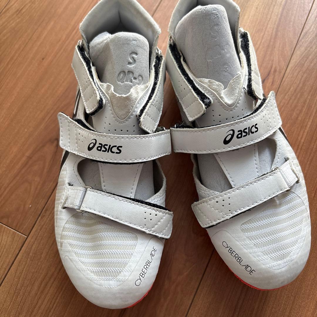 asics アシックス　サイバーブレード　23.5㎝