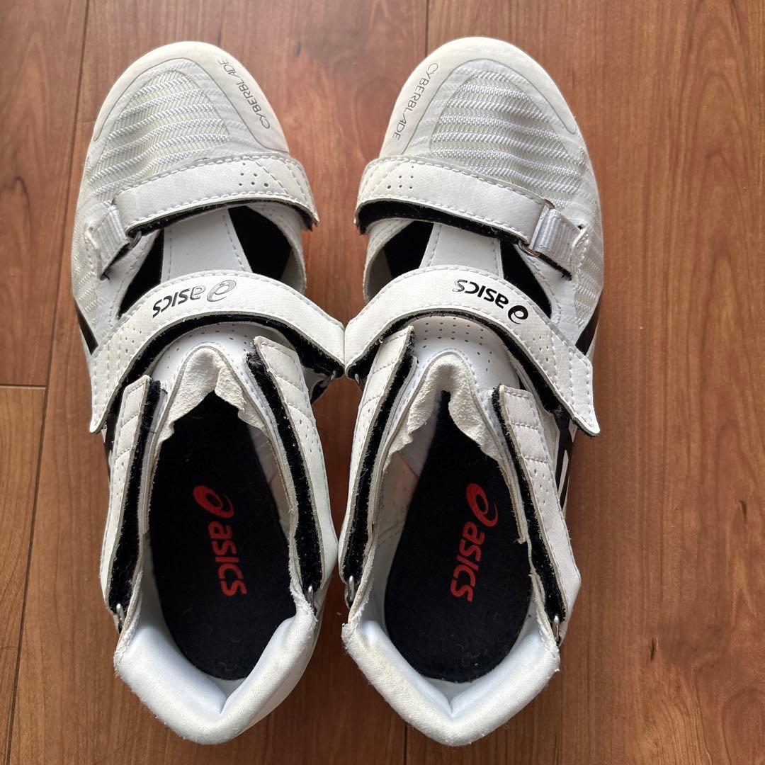 asics アシックス　サイバーブレード　23.5㎝