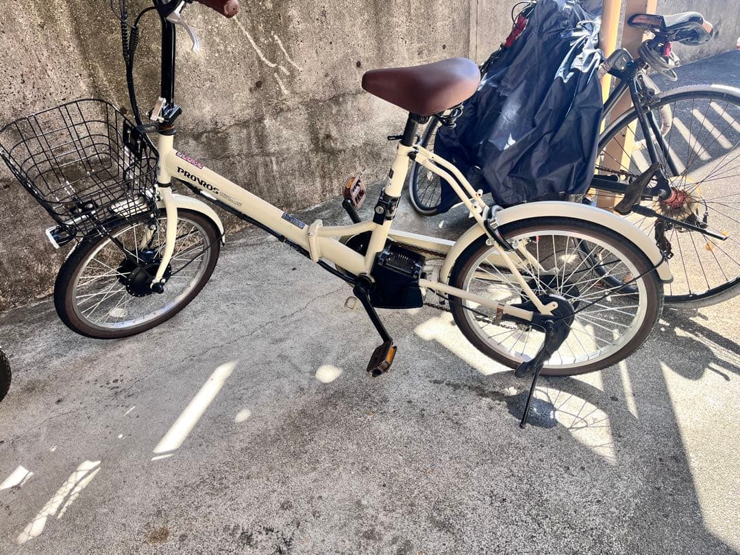 電動アシスト自転車 クリーム色 前部バスケット付き