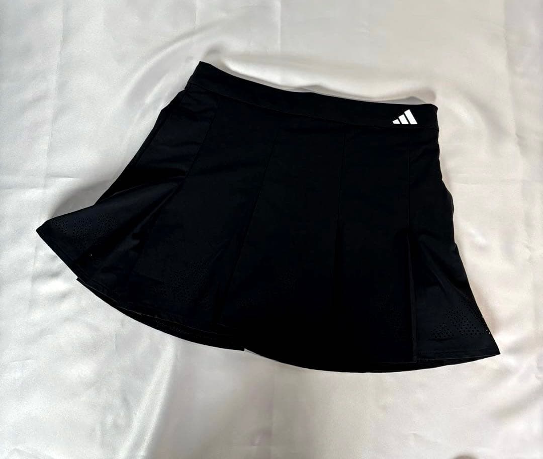 新品adidas ゴルフ　PRIMEKNIT襟付きニット　パンチングスカート