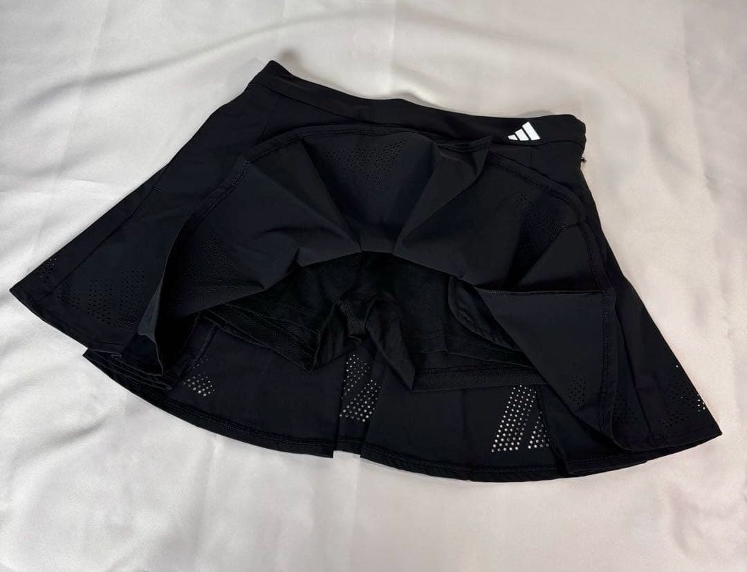 新品adidas ゴルフ　PRIMEKNIT襟付きニット　パンチングスカート