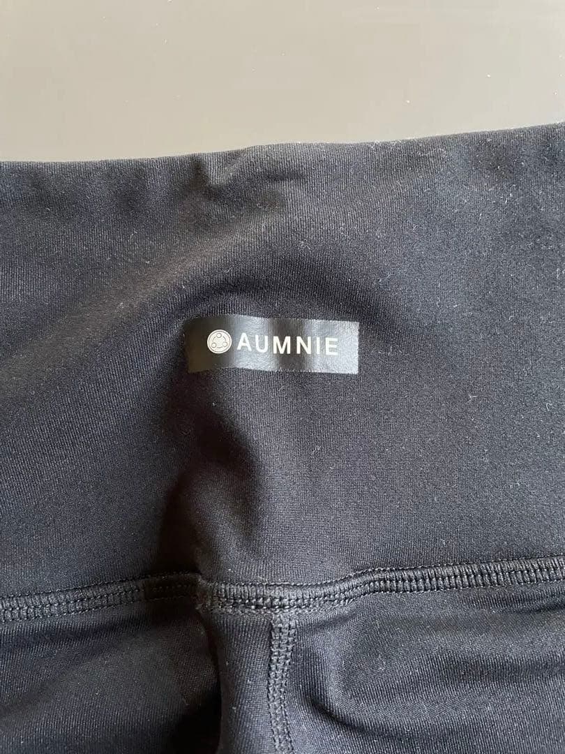【新品未使用】AUMNIE アムニー　ロゴタイツ　レギンス　クロップ　黒