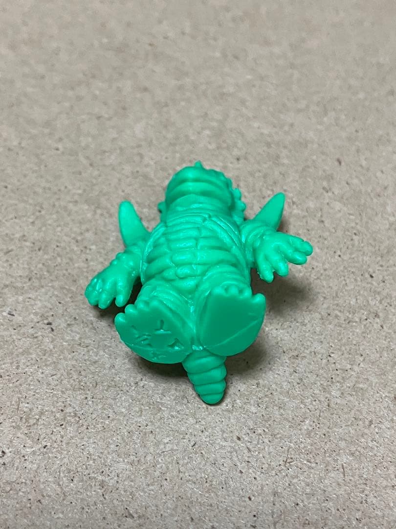 カーリー星人　怪獣　消しゴム　緑色　ウルトラマン