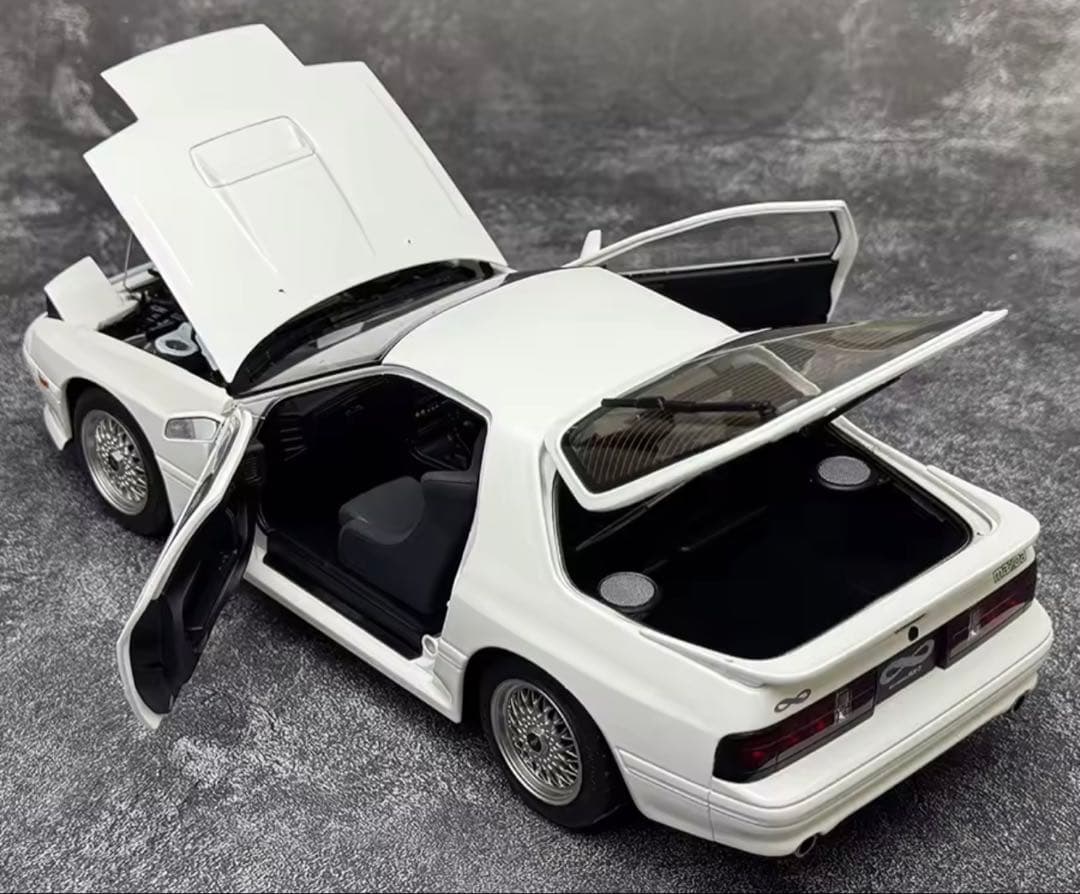 Mazda Savanna RX-7 FC3S 1/18スケールモデル