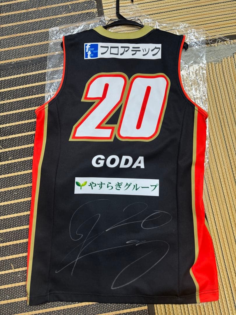 大阪エヴェッサ合田怜選手試合着用　サイン入りユニフォーム上下