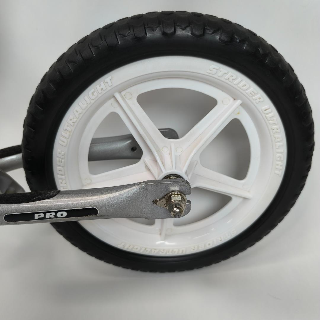 【美品】ストライダー 12 PRO バランスバイク シルバー 最軽量 プロモデル