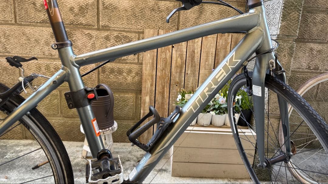 けむり TREKクロスバイク 700C グレー トレック