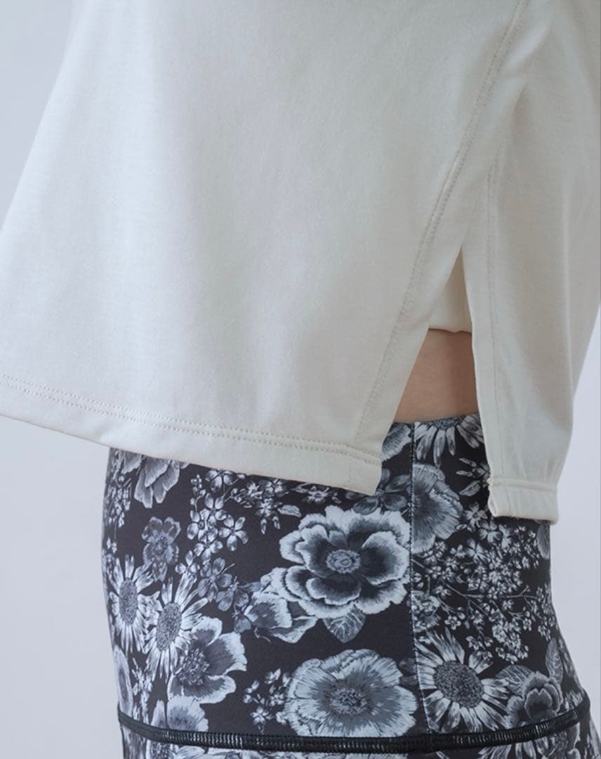 ✴︎新品未使用✴︎SUKALAカップ付きタンクトップMサイズ