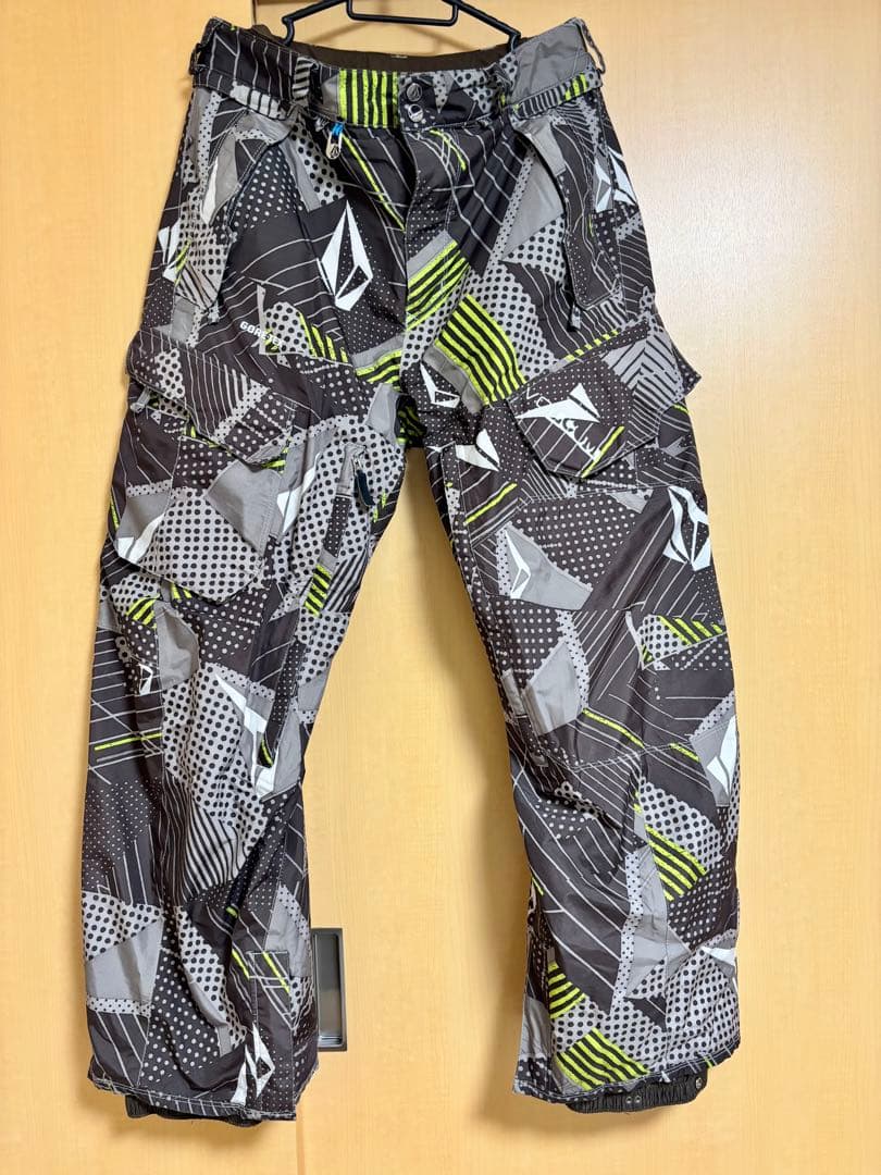 【貴重】VOLCOM ウェア　上下セット　グリーン ブラック