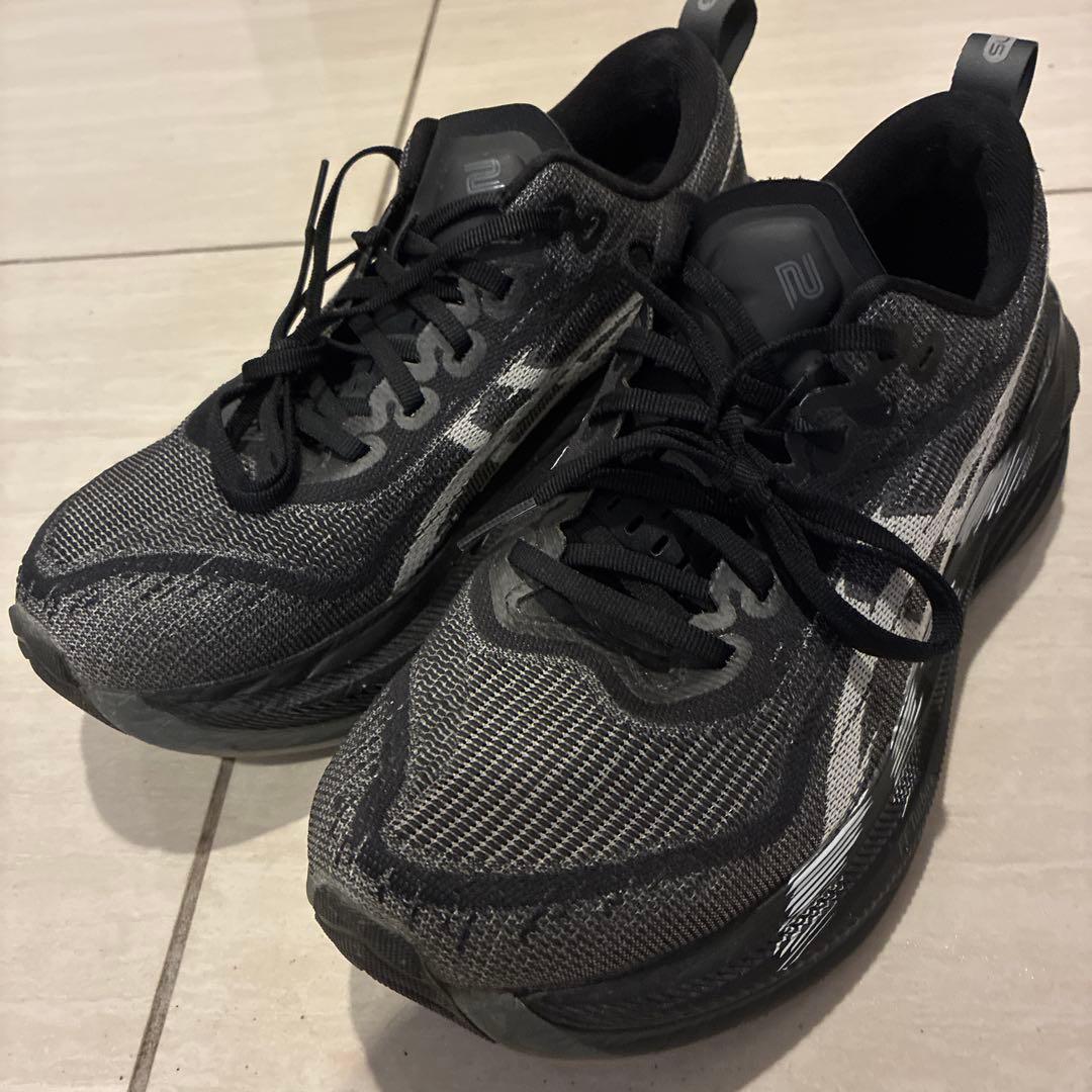 美品　asics SUPERBLAST 2 ランニングシューズ 24.5センチ