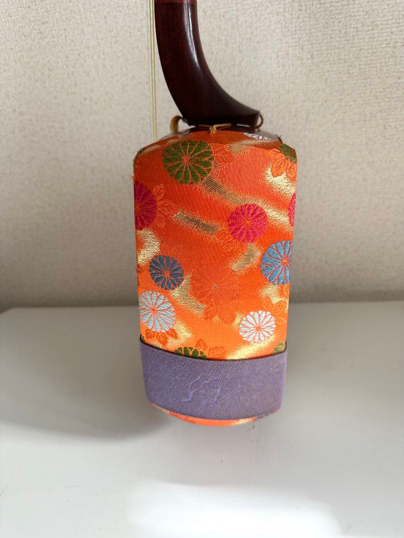 沖縄三線風 和楽器 本体＋撥付き 人工皮　三味線 練習用 胴巻き（和柄）付き