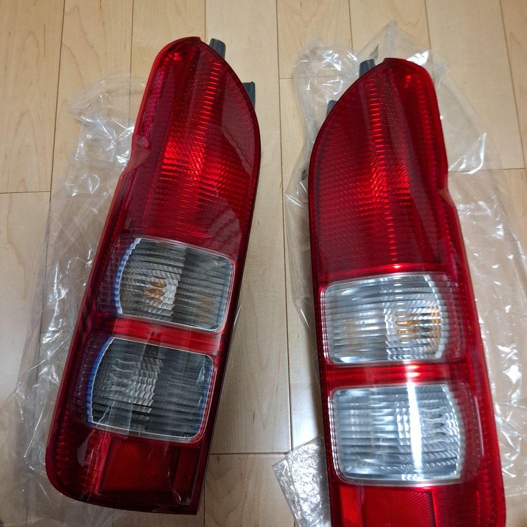ハイエース　純正　テールランプ