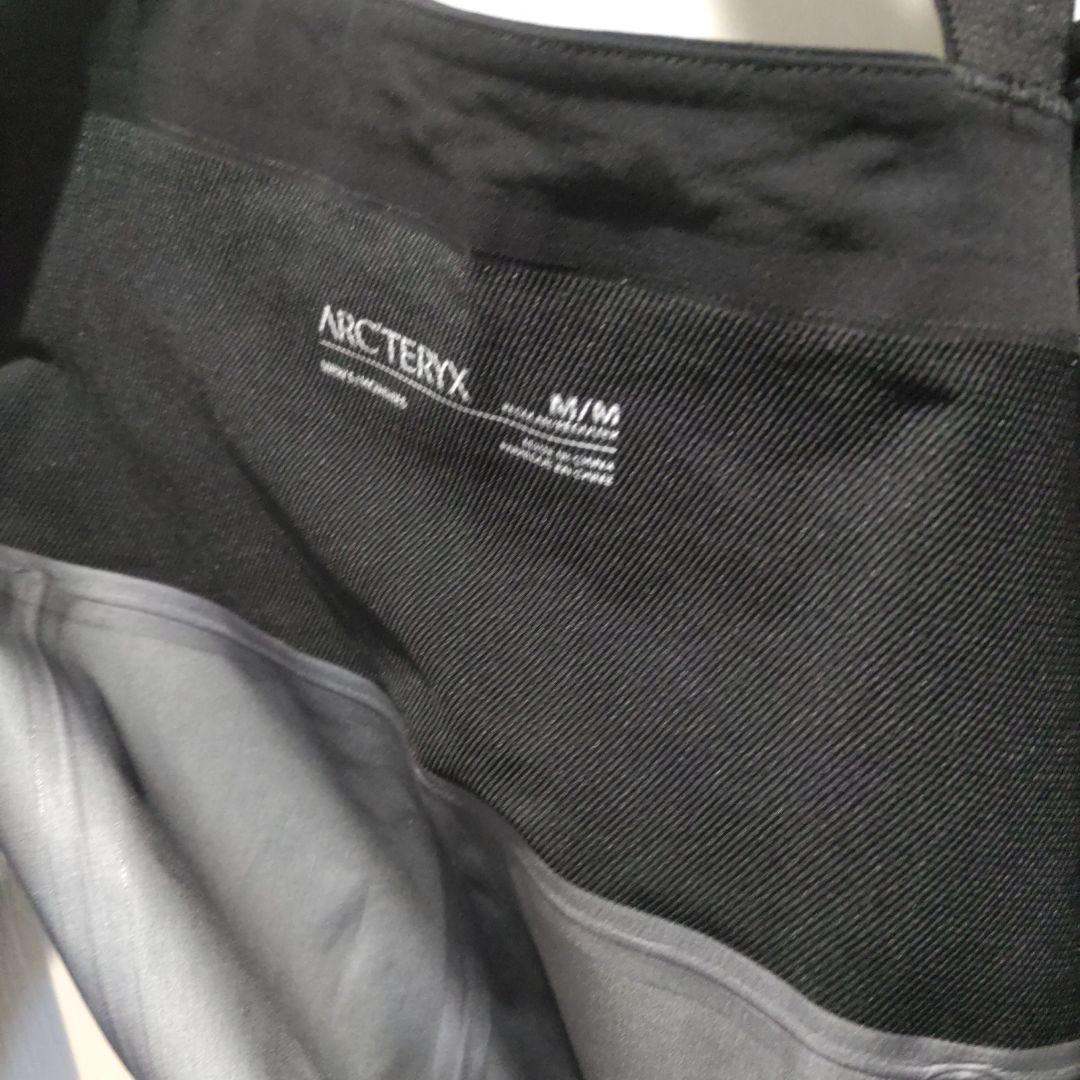 最終お値下げ。Arc'teryx GORE-TEX RUSHビブパンツ　M