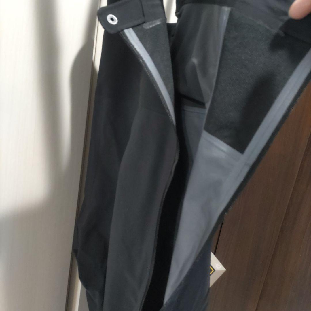 最終お値下げ。Arc'teryx GORE-TEX RUSHビブパンツ　M