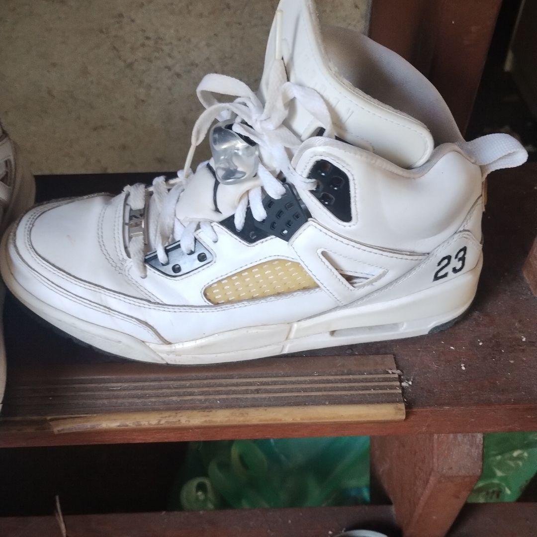 Jordan Air Jordan 4 ホワイト/ブラック/ゴールド 23