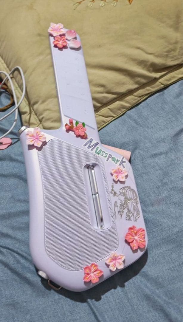 Mustpark 花の装飾付きギター型
