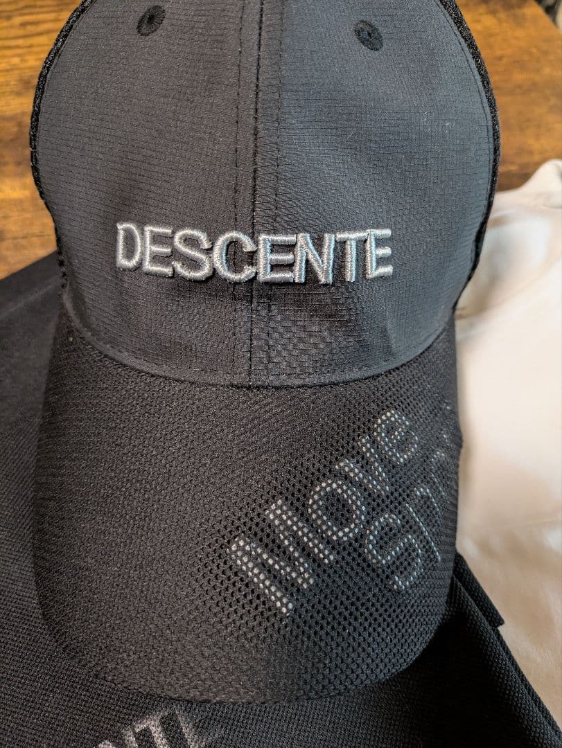 DESCENTE　Tシャツ2枚とキャップ