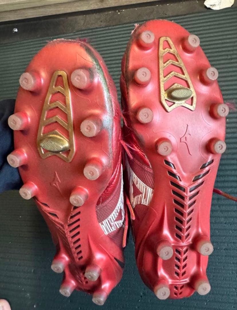 サッカースパイク　ミズノ　モレリアネオ4β