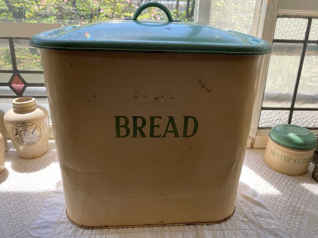 Tala社アンティーク BREAD缶