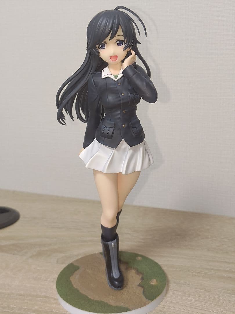 ガールズ＆パンツァー 五十鈴華 フィギュア パンツァージャケットVer. 1/8