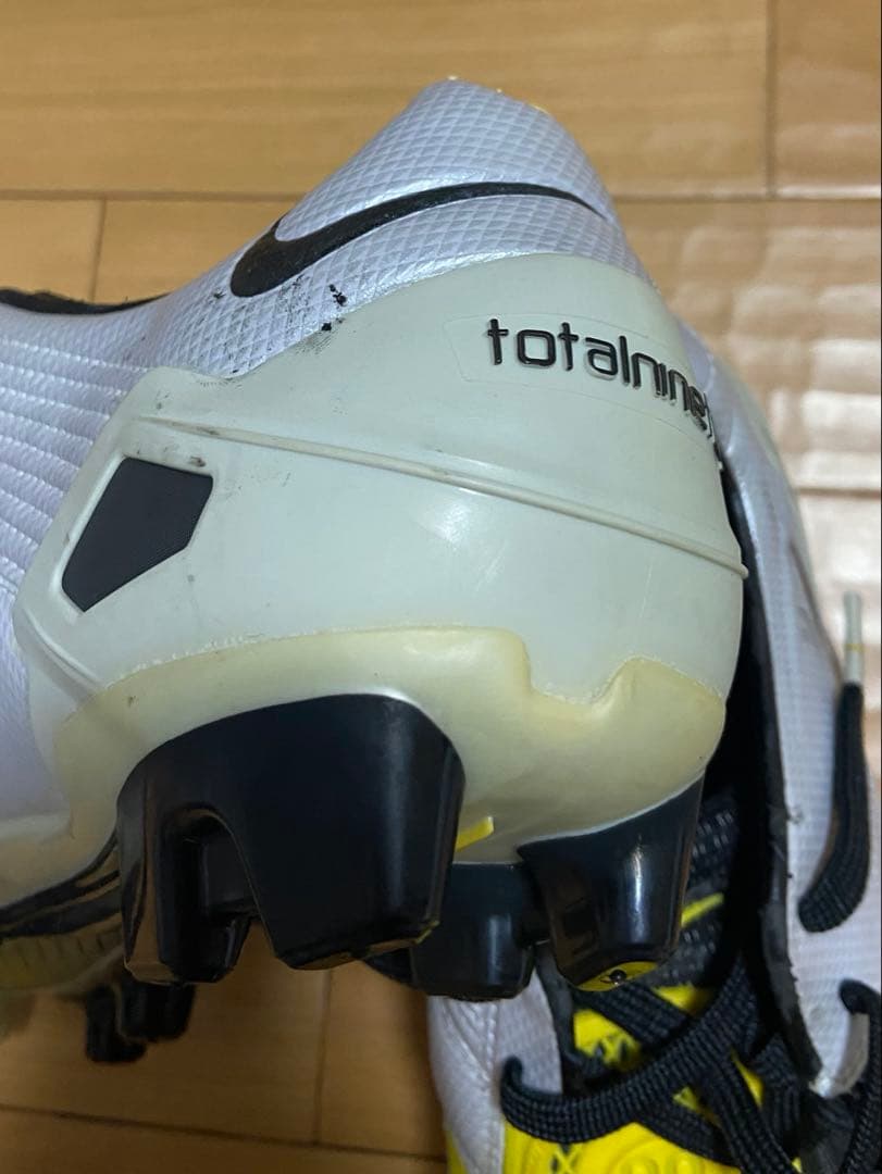 サッカースパイク　トータル90 Zoomレーザー　新品！！　早い者勝ちです。