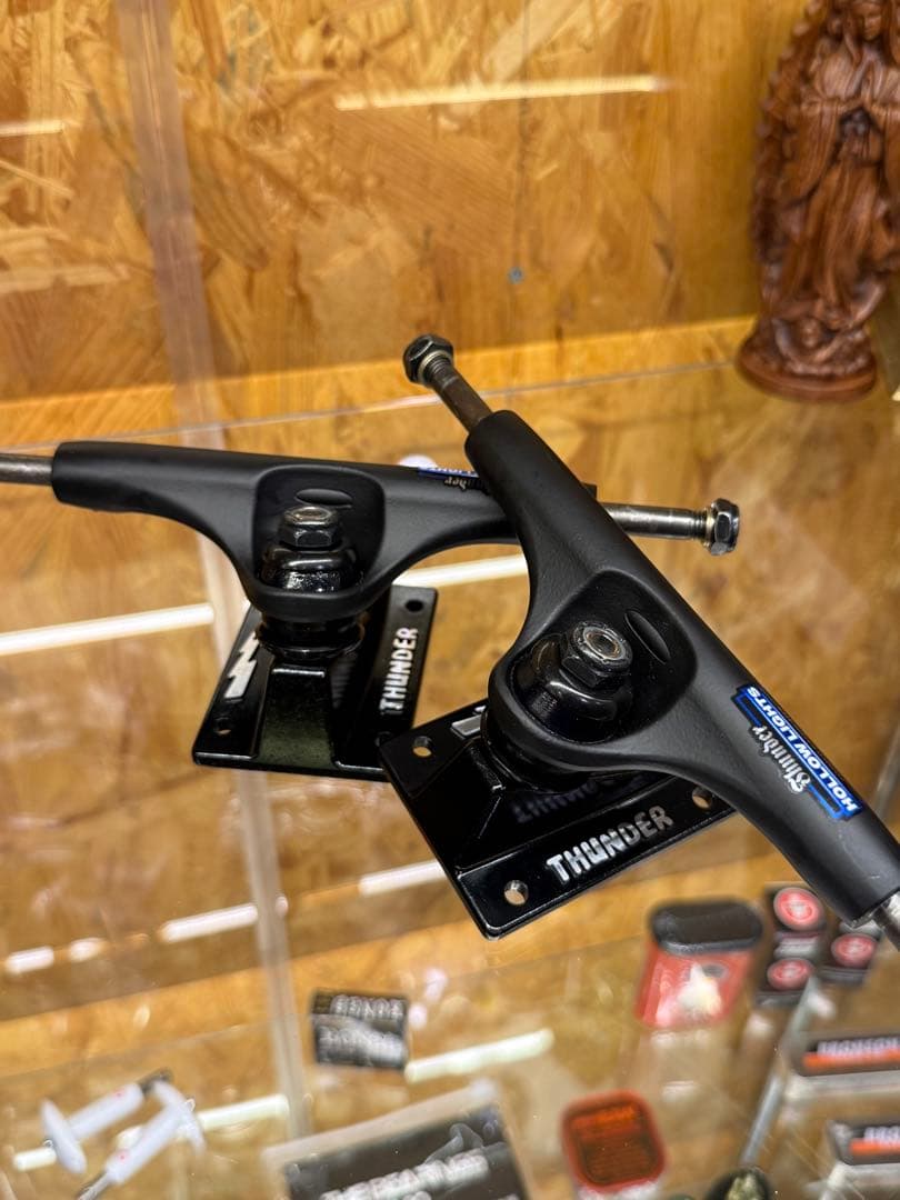 スケボー トラックTHUNDER hollow light 147 ブラック