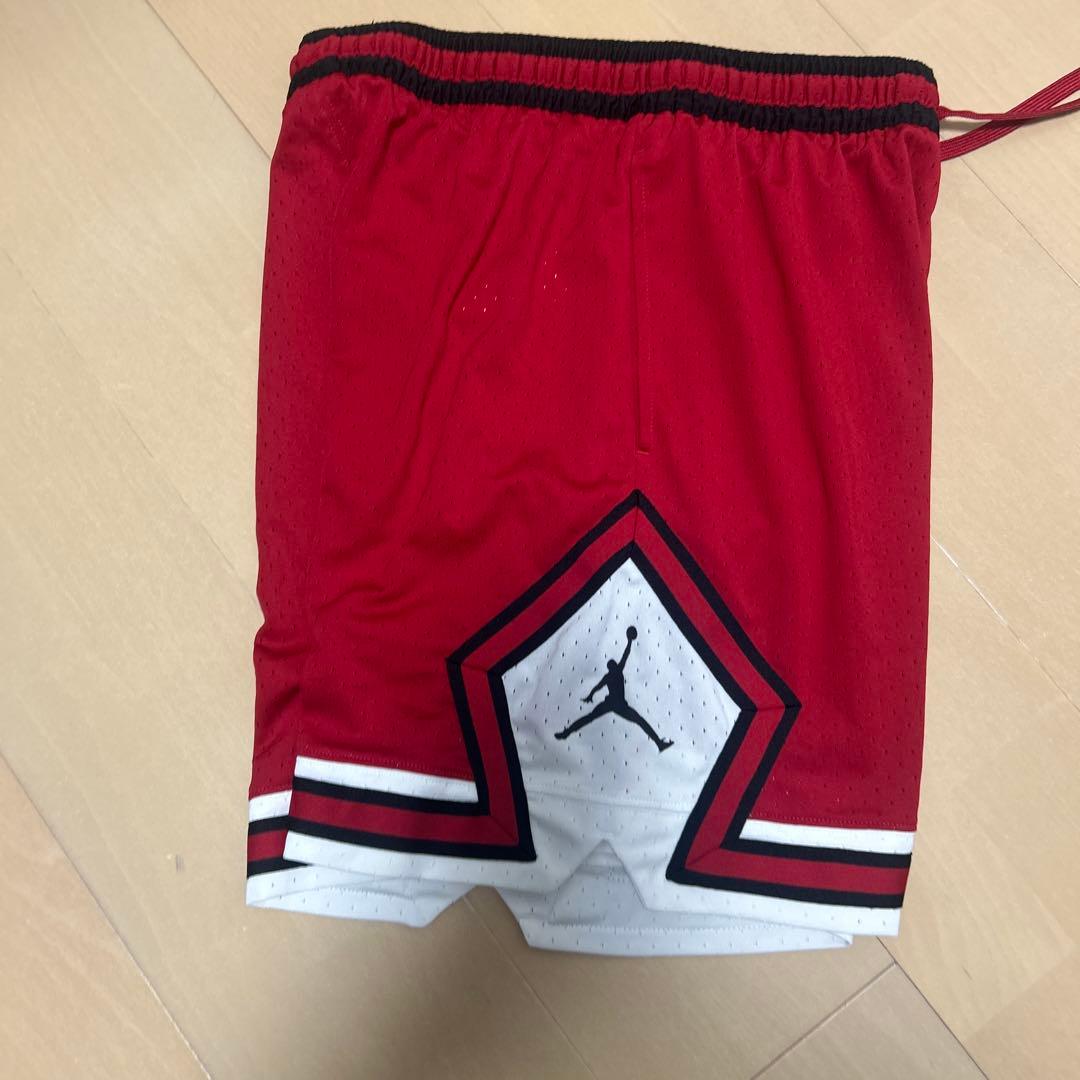 ジョーダン ロゴ付き レッドショートパンツ