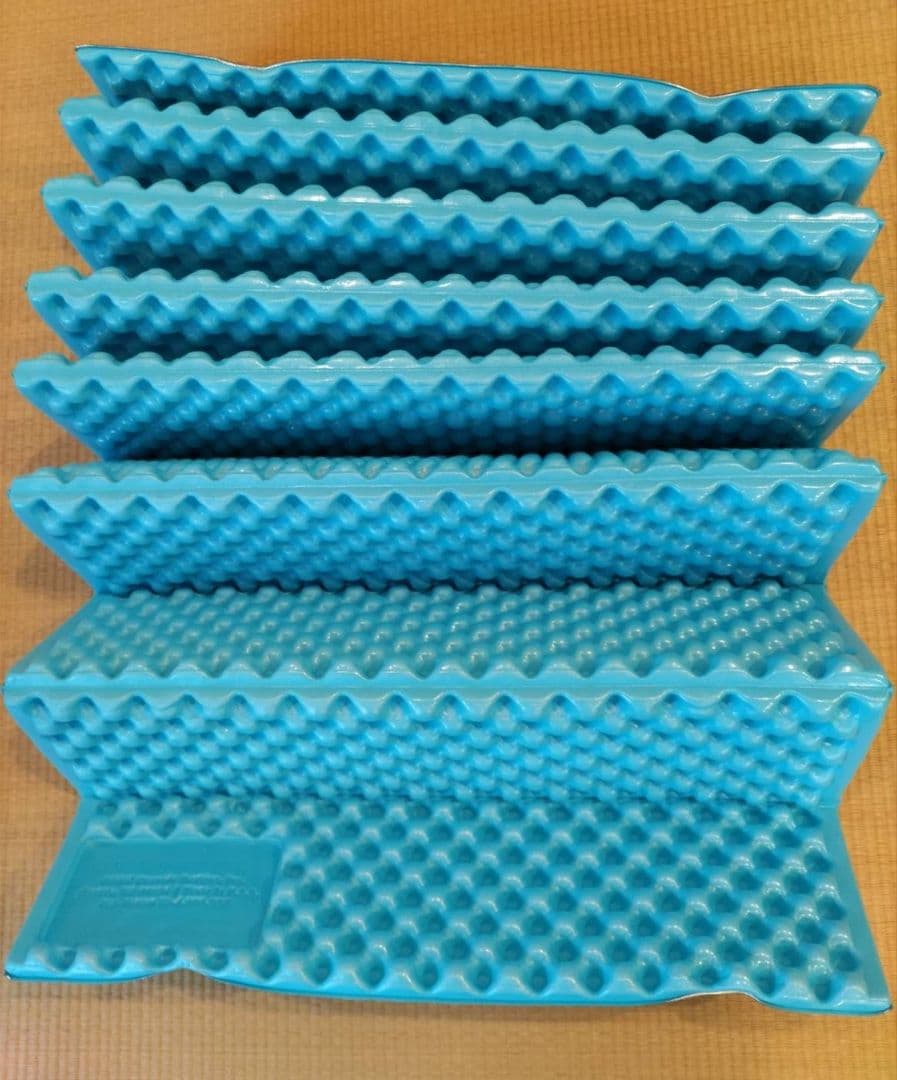 ◾使用2回のみ◾THERMAREST 折りたたみ式マット 収納袋付き