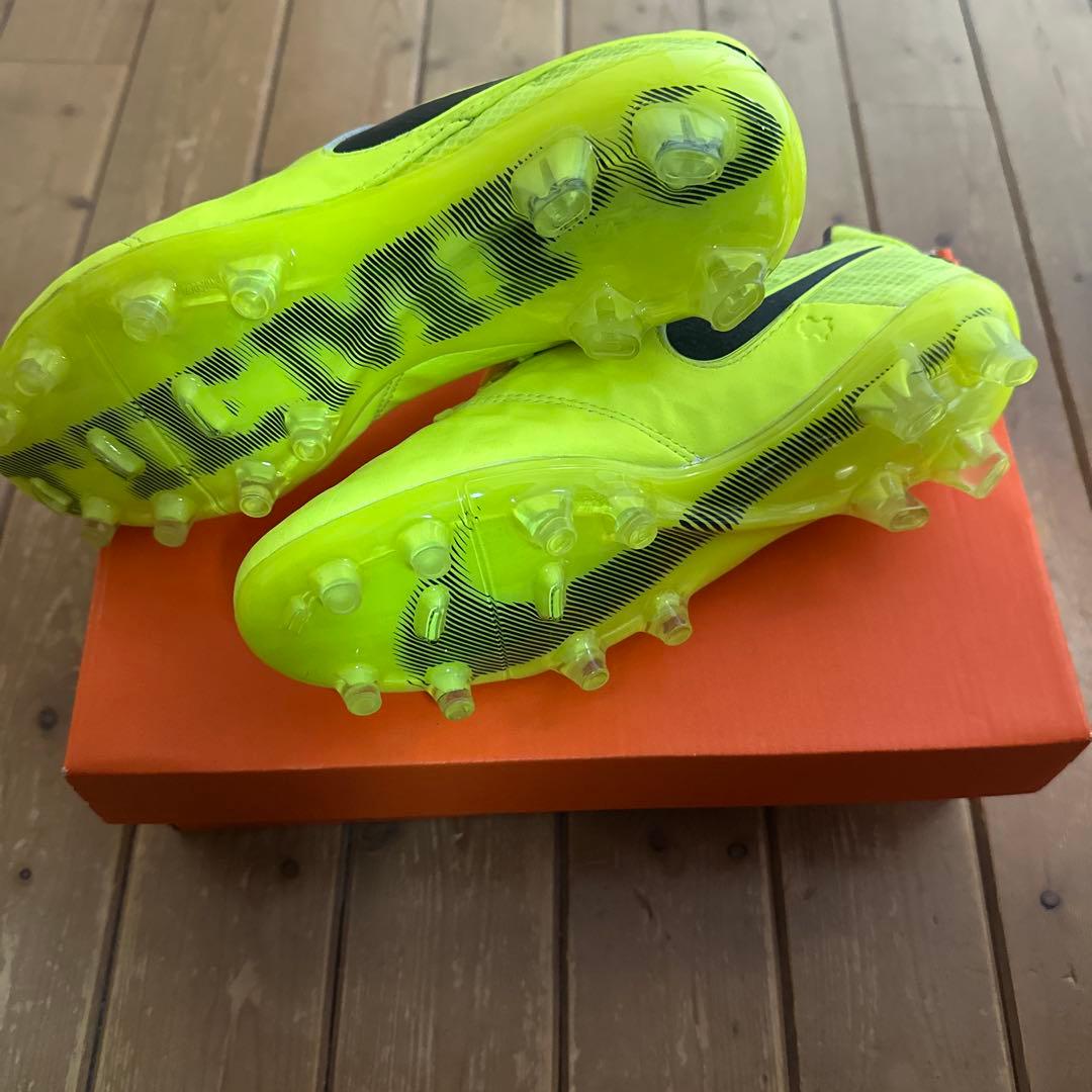 シューズ Nike TIEMPO