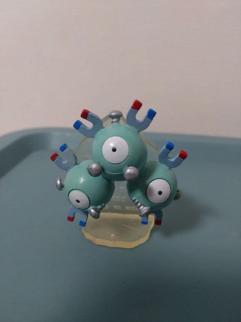 ピンクの猫 ポケモンフィギュア　モンコレ コイル　レアコイル