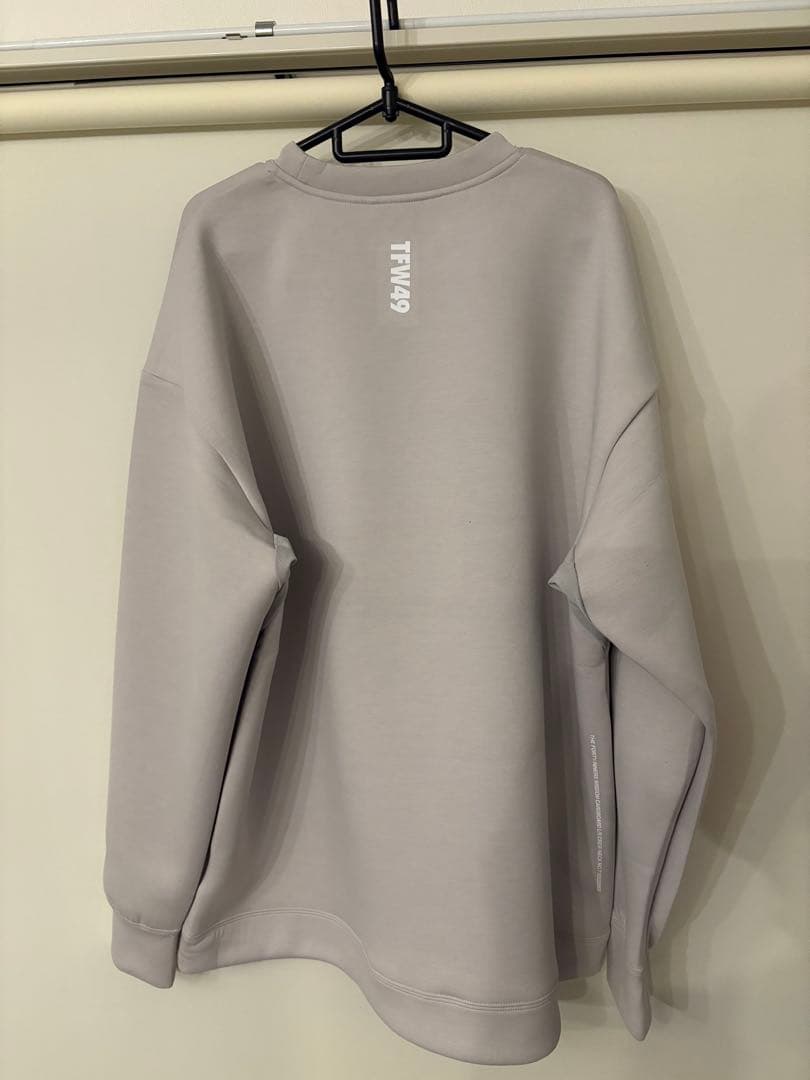 TFW49 XL グレー スウェットシャツ 新品未使用