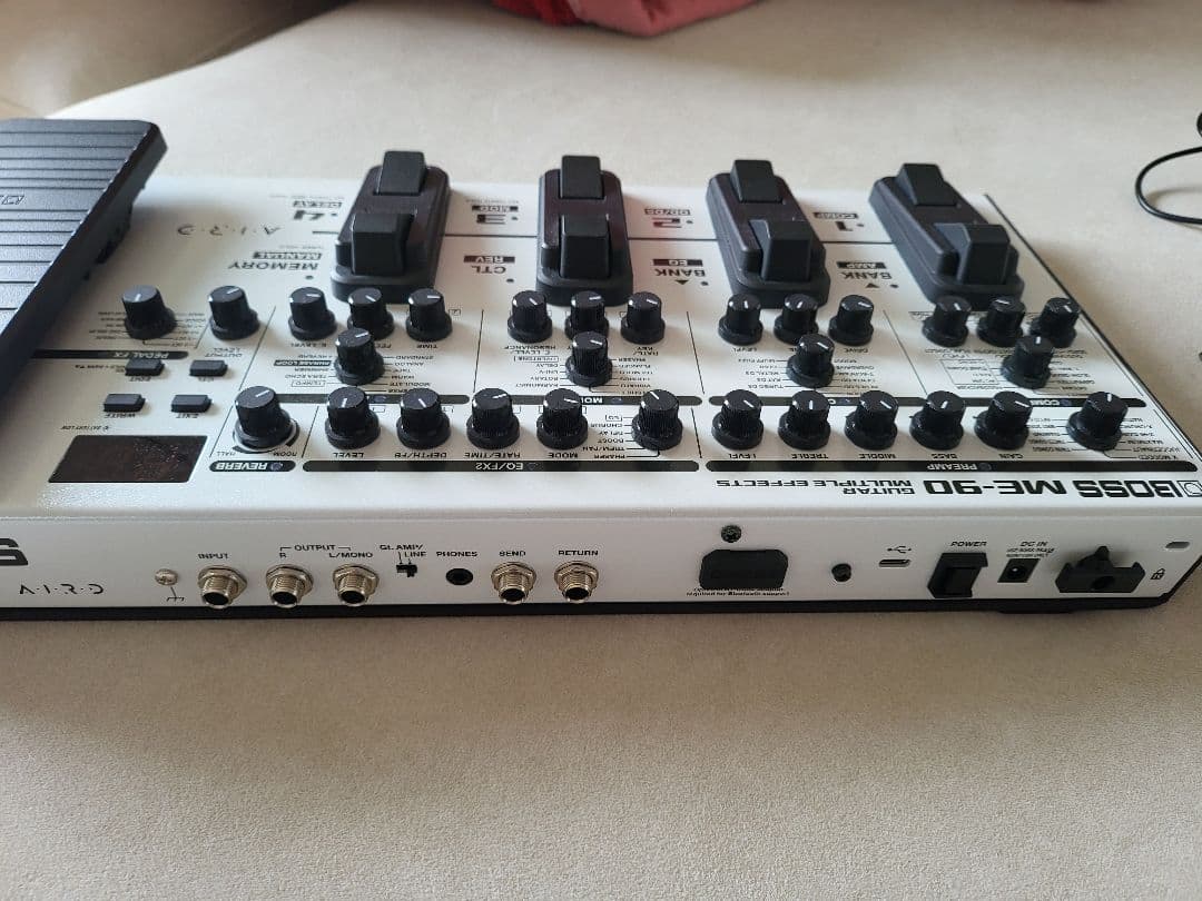 『美品』BOSS ME90 WHITE電源アダプター、箱付き　マルチエフェクター