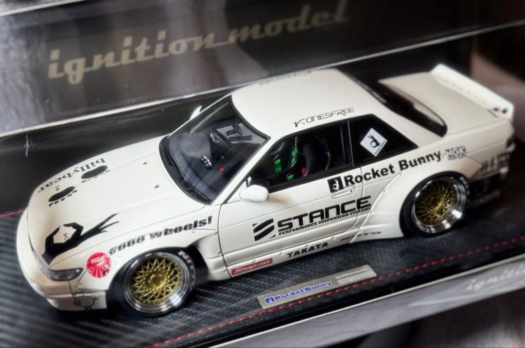Rocket Bunny S14 V2 ホワイト 1/18イグニッションモデル
