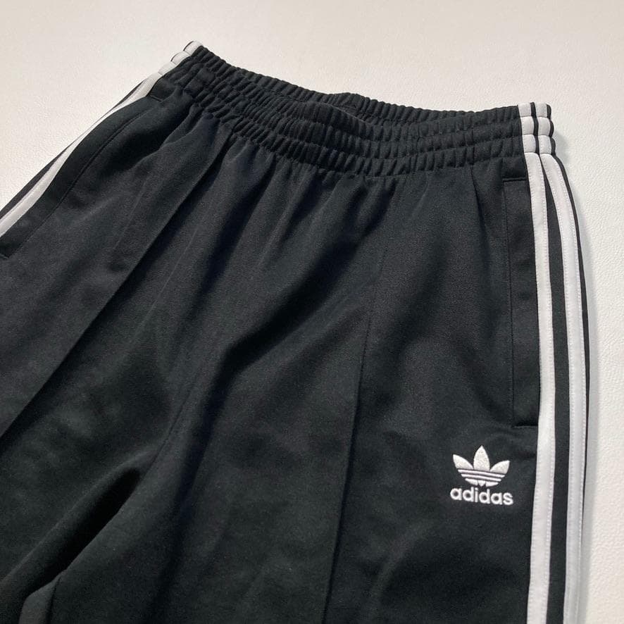 【よる】adidas　バギーフィット ファイヤーバード トラックパンツ 黒