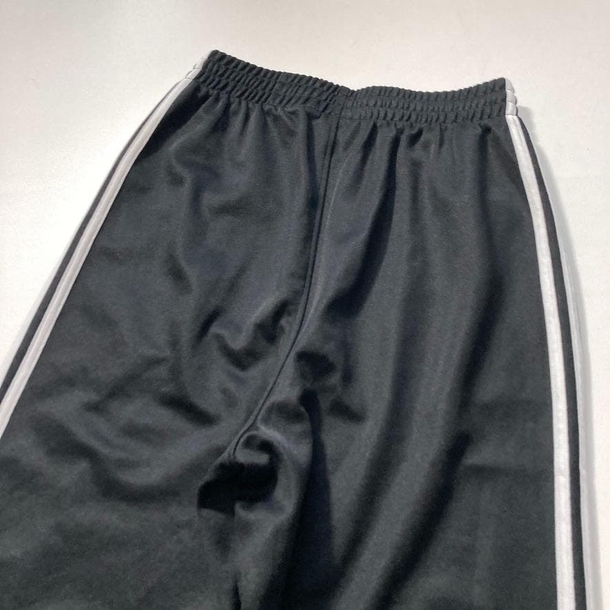 【よる】adidas　バギーフィット ファイヤーバード トラックパンツ 黒