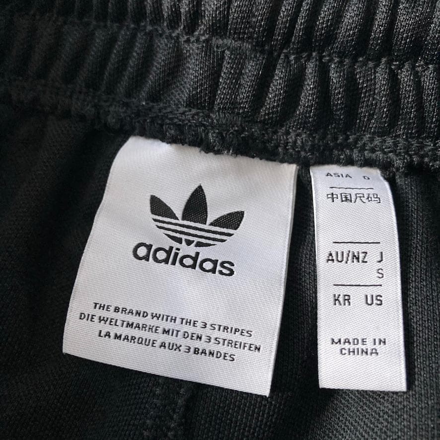 【よる】adidas　バギーフィット ファイヤーバード トラックパンツ 黒