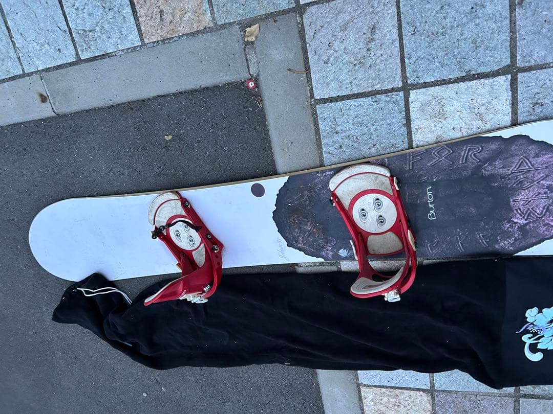 Burton スノーボード ＋ ビンディング付き（モデル不明）